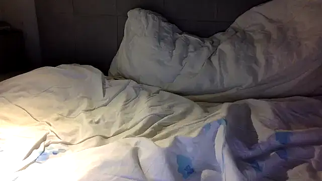 Snapshot of enty-y chatting on 15, 3, 2025 enty-y online show from 15, 3, 2025