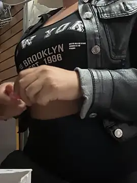 Snapshot of kim_monti chatting on 5, 2, 2025 kim monti online show from 5, 2, 2025