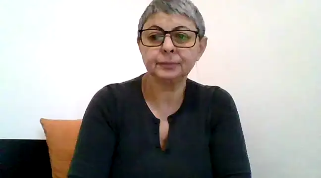 roseblak42 online show from 28, 2, 2025