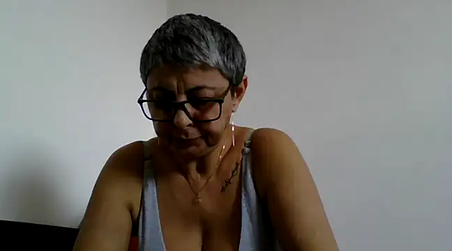 roseblak42 online show from 10, 3, 2025