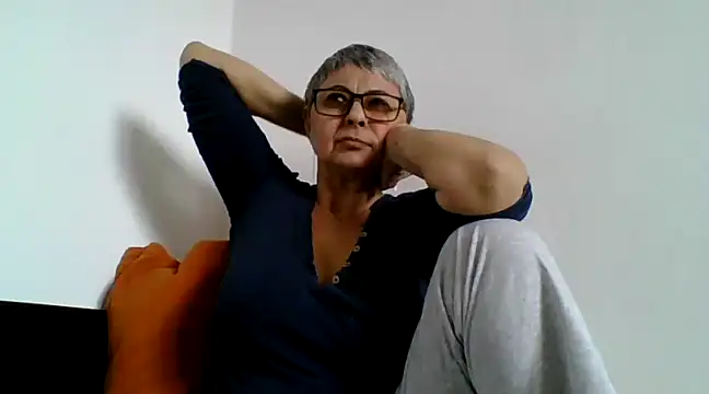 roseblak42 online show from 15, 3, 2025