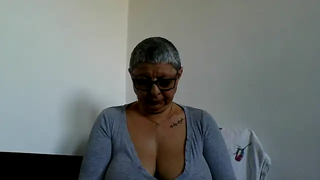 roseblak42 online show from 25, 4, 2026