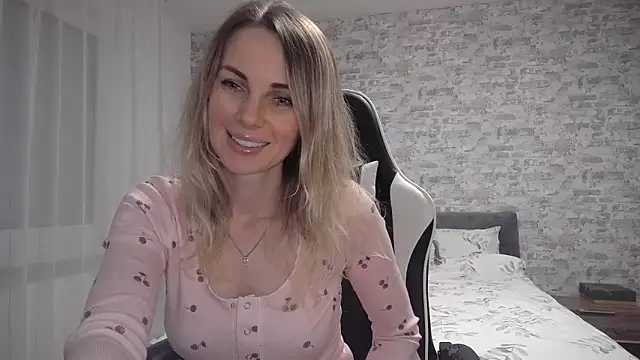 AlissonBia online show from 2, 11, 2025