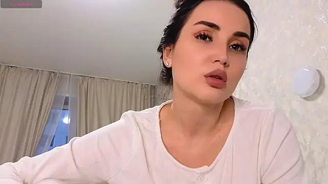 LaraSkinny online show from 2, 4, 2026