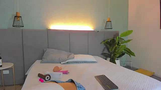 LiaVelez online show from 19, 3, 2025