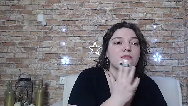 Amelia Kiss  online show from 10, 3, 2025