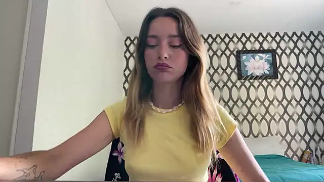 Snapshot of SirenaBelle chatting on 2, 2, 2025 SirenaBelle online show from 2, 2, 2025