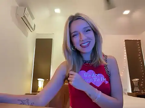 Snapshot of SirenaBelle chatting on 12, 9, 2025 SirenaBelle online show from 12, 9, 2025