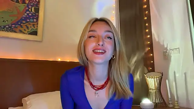 Snapshot of SirenaBelle chatting on 8, 11, 2025 SirenaBelle online show from 8, 11, 2025