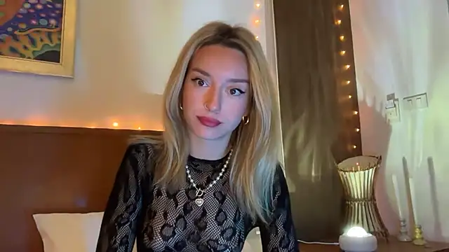 Snapshot of SirenaBelle chatting on 16, 11, 2025 SirenaBelle online show from 16, 11, 2025