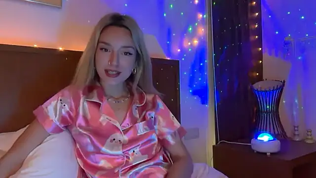 Snapshot of SirenaBelle chatting on 22, 11, 2025 SirenaBelle online show from 22, 11, 2025