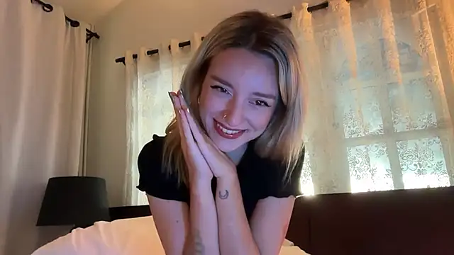 Snapshot of SirenaBelle chatting on 14, 12, 2025 SirenaBelle online show from 14, 12, 2025