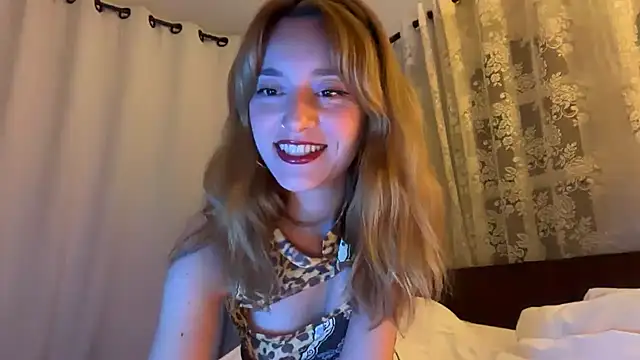 Snapshot of SirenaBelle chatting on 8, 3, 2026 SirenaBelle online show from 8, 3, 2026