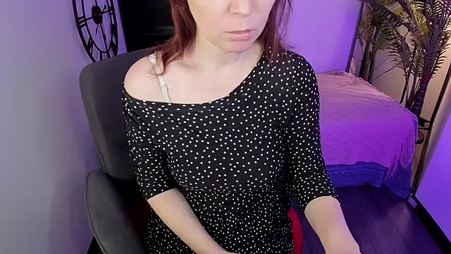 Snapshot of ZoeEast chatting on 20, 12, 2025 ZoeEast online show from 20, 12, 2025