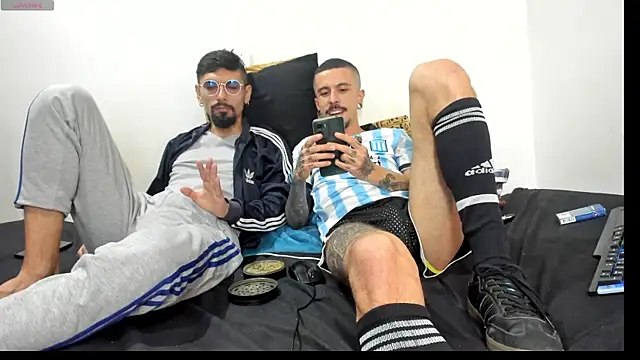 Snapshot of Aaron_BigDickxxx chatting on 28, 4, 2026 Aaron BigDickxxx online show from 28, 4, 2026
