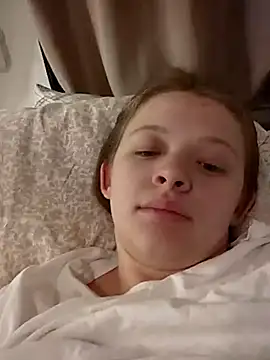 Snapshot of curvycakecutie chatting on 25, 3, 2026 curvycakecutie online show from 25, 3, 2026