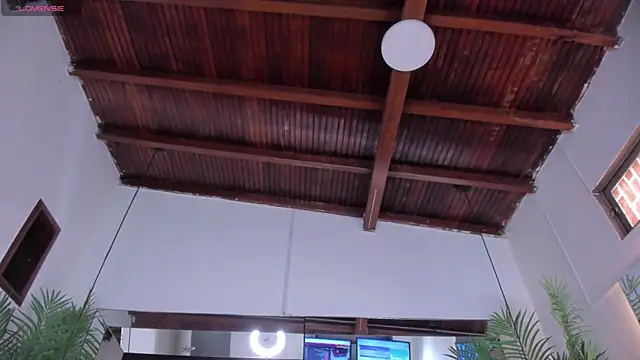 emily-fox online show from 26, 2, 2025