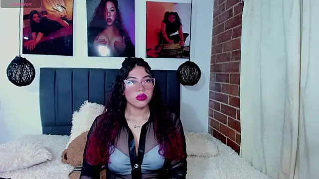 Snapshot of kyliejenner_hot chatting on 19, 5, 2026 kyliejenner hot online show from 19, 5, 2026