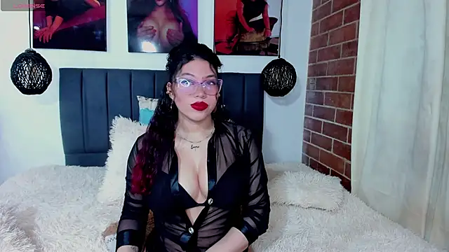 Snapshot of kyliejenner_hot chatting on 24, 5, 2026 kyliejenner hot online show from 24, 5, 2026