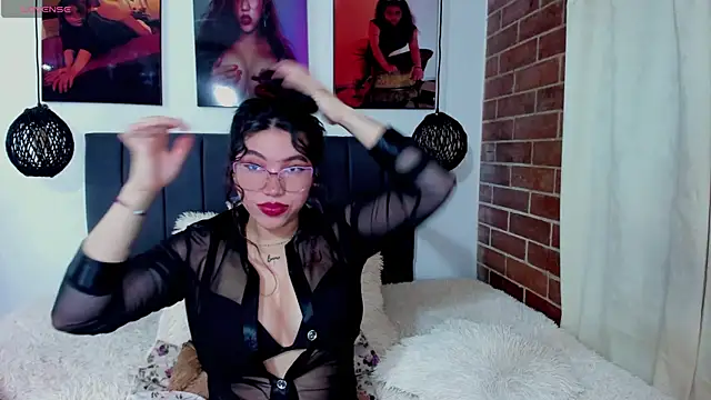Snapshot of kyliejenner_hot chatting on 26, 5, 2026 kyliejenner hot online show from 26, 5, 2026