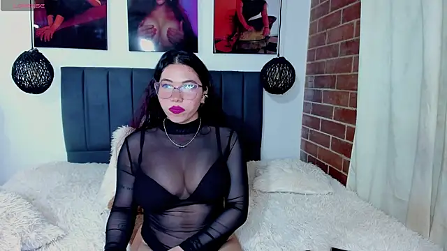 Snapshot of kyliejenner_hot chatting on 4, 6, 2026 kyliejenner hot online show from 4, 6, 2026