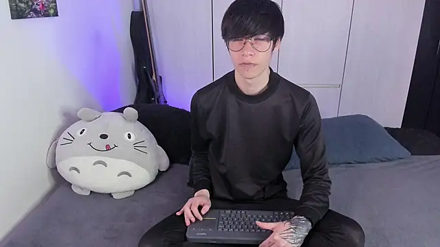 Aventure Twinks online show from 3, 2, 2025