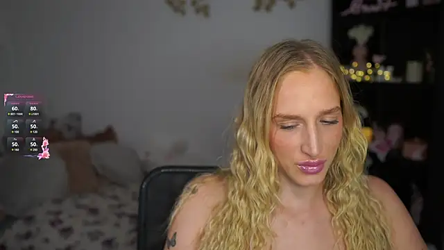 Snapshot of Nicolette__Shea_ chatting on 12, 12, 2024 Nicolette Shea online show from 12, 12, 2024