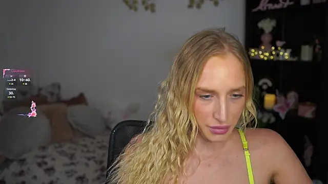 Snapshot of Nicolette__Shea_ chatting on 12, 12, 2024 Nicolette Shea online show from 12, 12, 2024