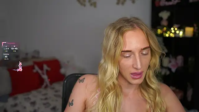 Snapshot of Nicolette__Shea_ chatting on 20, 12, 2024 Nicolette Shea online show from 20, 12, 2024