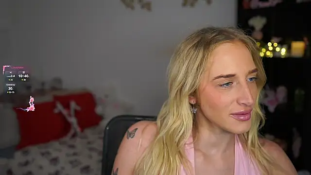 Snapshot of Nicolette__Shea_ chatting on 22, 12, 2024 Nicolette Shea online show from 22, 12, 2024