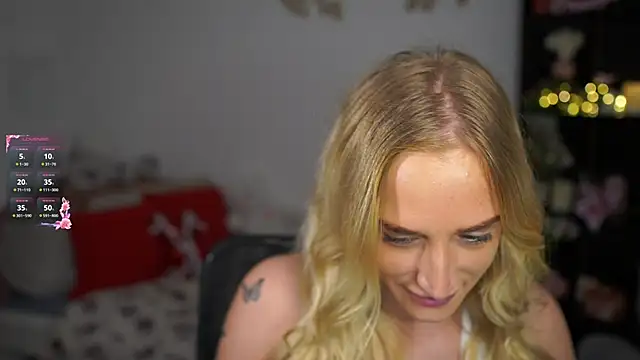 Snapshot of Nicolette__Shea_ chatting on 24, 12, 2024 Nicolette Shea online show from 24, 12, 2024