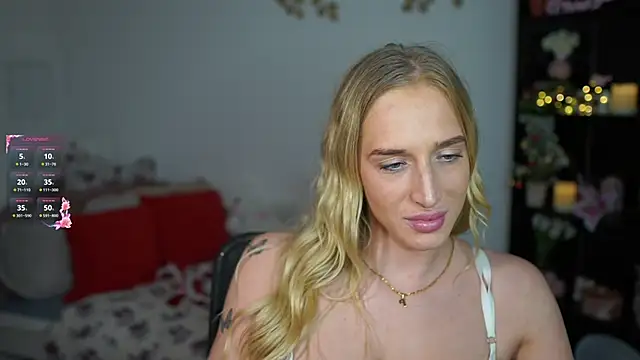 Snapshot of Nicolette__Shea_ chatting on 29, 12, 2024 Nicolette Shea online show from 29, 12, 2024