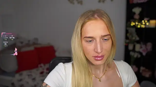 Snapshot of Nicolette__Shea_ chatting on 31, 12, 2024 Nicolette Shea online show from 31, 12, 2024