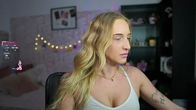 Snapshot of Nicolette__Shea_ chatting on 18, 2, 2025 Nicolette Shea online show from 18, 2, 2025