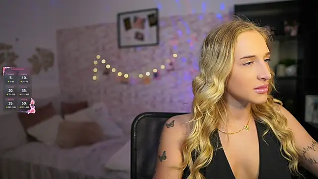 Snapshot of Nicolette__Shea_ chatting on 28, 2, 2025 Nicolette Shea online show from 28, 2, 2025