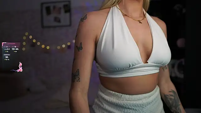 Snapshot of Nicolette__Shea_ chatting on 6, 3, 2025 Nicolette Shea online show from 6, 3, 2025