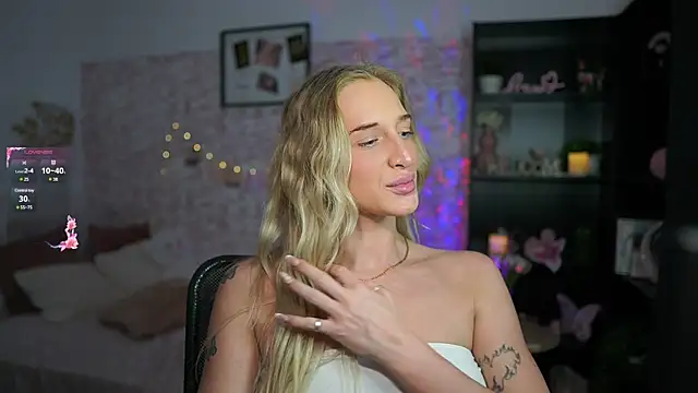 Snapshot of Nicolette__Shea_ chatting on 9, 3, 2025 Nicolette Shea online show from 9, 3, 2025