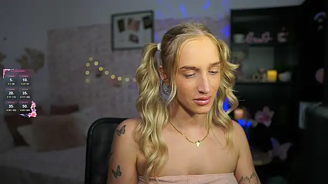 Snapshot of Nicolette__Shea_ chatting on 14, 3, 2025 Nicolette Shea online show from 14, 3, 2025