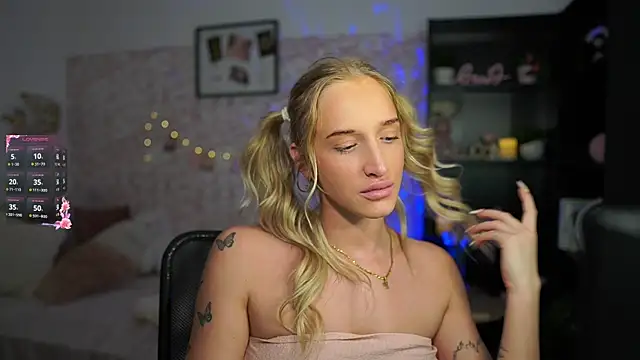 Snapshot of Nicolette__Shea_ chatting on 14, 3, 2025 Nicolette Shea online show from 14, 3, 2025