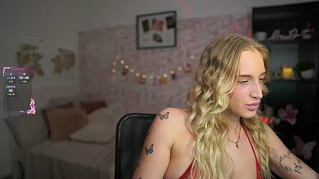 Snapshot of Nicolette__Shea_ chatting on 19, 3, 2025 Nicolette Shea online show from 19, 3, 2025