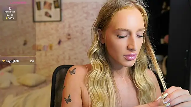 Snapshot of Nicolette__Shea_ chatting on 11, 9, 2025 Nicolette Shea online show from 11, 9, 2025