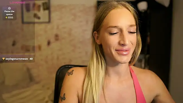 Snapshot of Nicolette__Shea_ chatting on 1, 10, 2025 Nicolette Shea online show from 1, 10, 2025