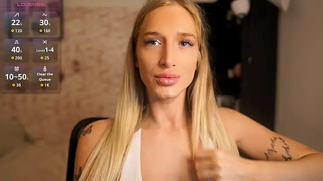 Snapshot of Nicolette__Shea_ chatting on 3, 10, 2025 Nicolette Shea online show from 3, 10, 2025