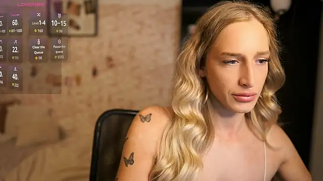 Snapshot of Nicolette__Shea_ chatting on 25, 10, 2025 Nicolette Shea online show from 25, 10, 2025