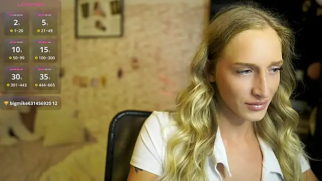 Snapshot of Nicolette__Shea_ chatting on 27, 10, 2025 Nicolette Shea online show from 27, 10, 2025