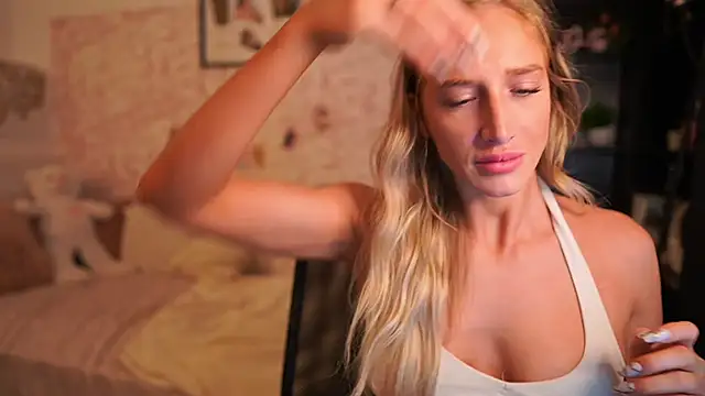 Snapshot of Nicolette__Shea_ chatting on 27, 11, 2025 Nicolette Shea online show from 27, 11, 2025