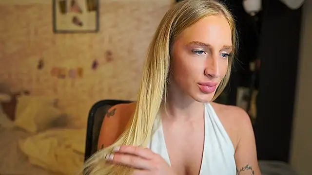 Snapshot of Nicolette__Shea_ chatting on 29, 11, 2025 Nicolette Shea online show from 29, 11, 2025