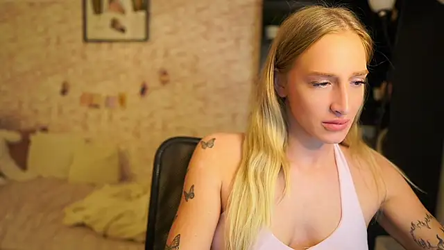 Snapshot of Nicolette__Shea_ chatting on 1, 12, 2025 Nicolette Shea online show from 1, 12, 2025