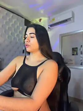 ZarahEvans online show from 28, 4, 2026