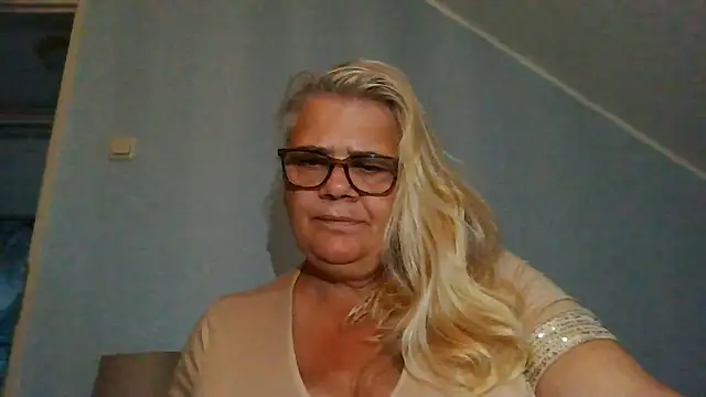 hotladymoon online show from 30, 7, 2026